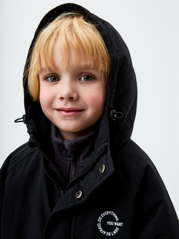 Демисезонная куртка с капюшоном для мальчиков - фото 4