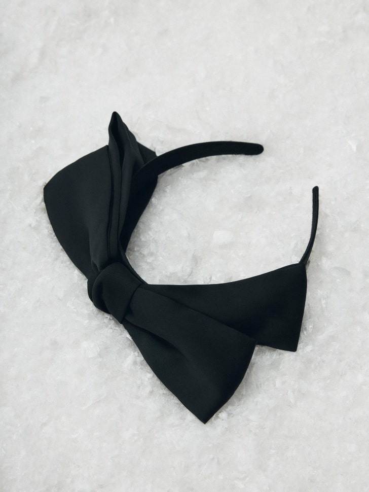 Атласный ободок с бантом для девочек 
Атласный ободок с бантом для девочек