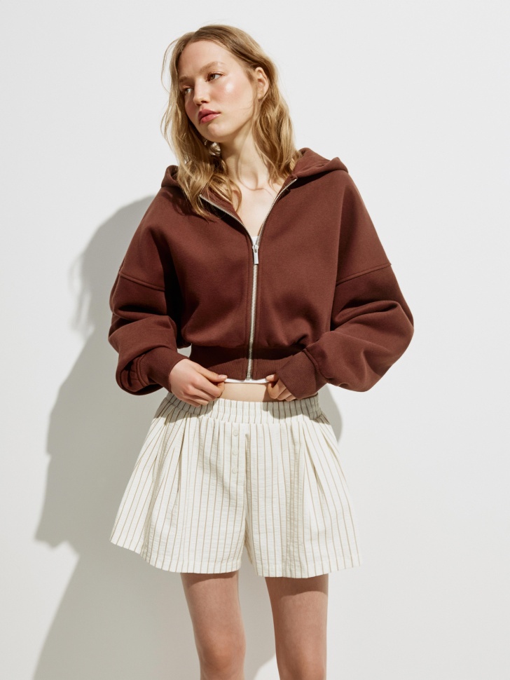 Укороченная толстовка на молнии из линейки SELA Young, SL6807210415
Укороченная толстовка на молнии из линейки SELA Young, SL6807210415