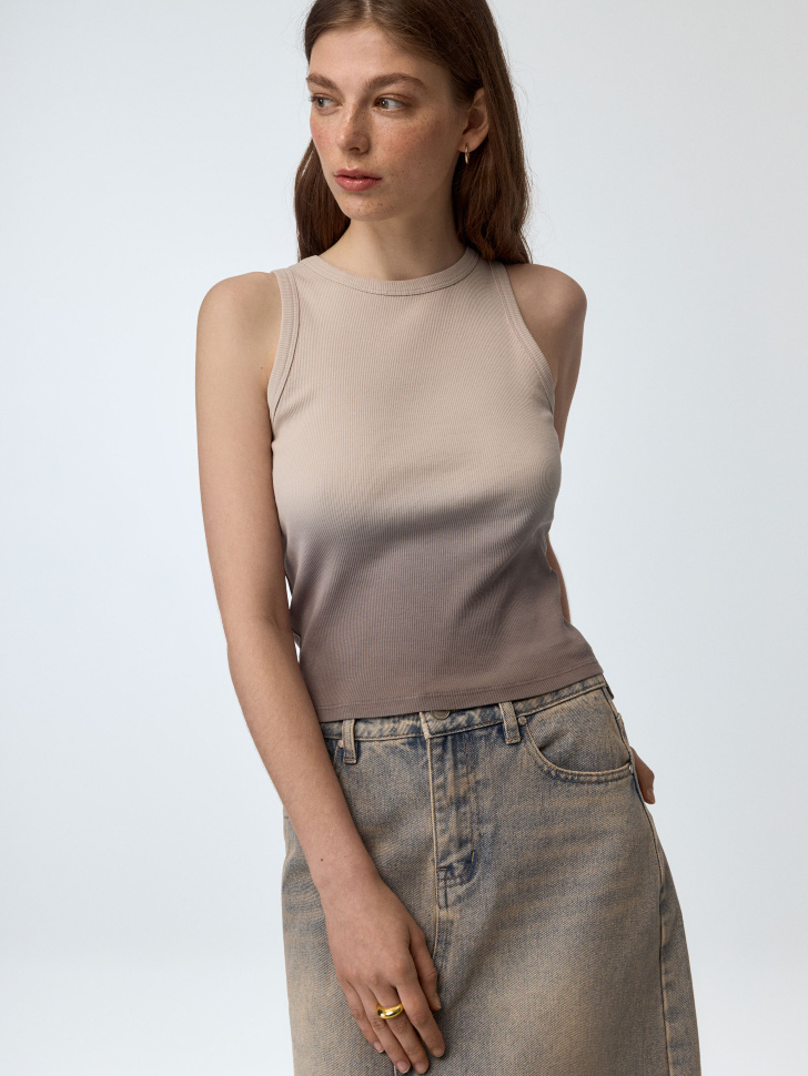 Укороченный топ с кислотной стиркой 
Укороченный топ с кислотной стиркой