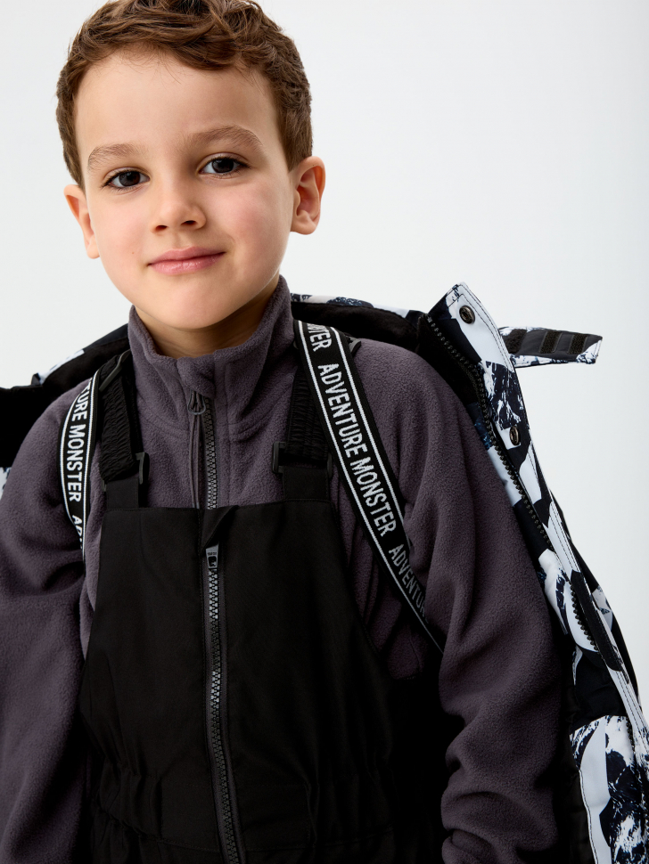 Куртка из технологичной мембраны с лямками для мальчика - фото 5