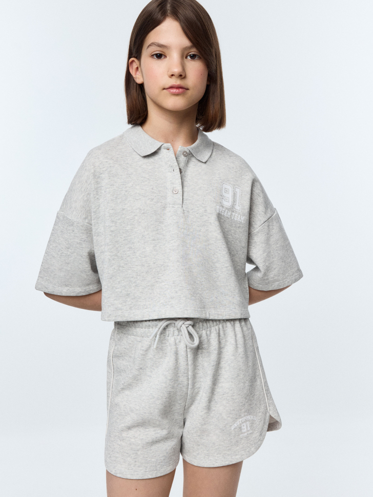 Укороченное поло оверсайз для девочек
Укороченное поло оверсайз для девочек
