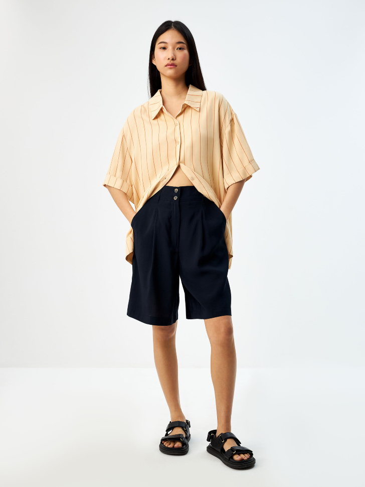 Вискозные шорты с защипами
Вискозные шорты с защипами