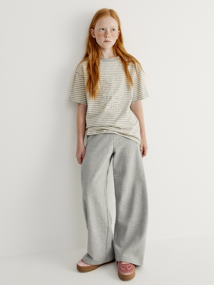 футболка оверсайз с принтом для девочек от известного бренда по акции