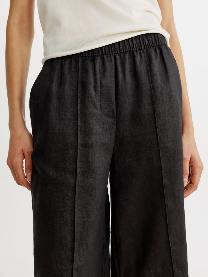 удлиненные шорты-бермуды со стрелками из льна по цене 3799 руб вид справа