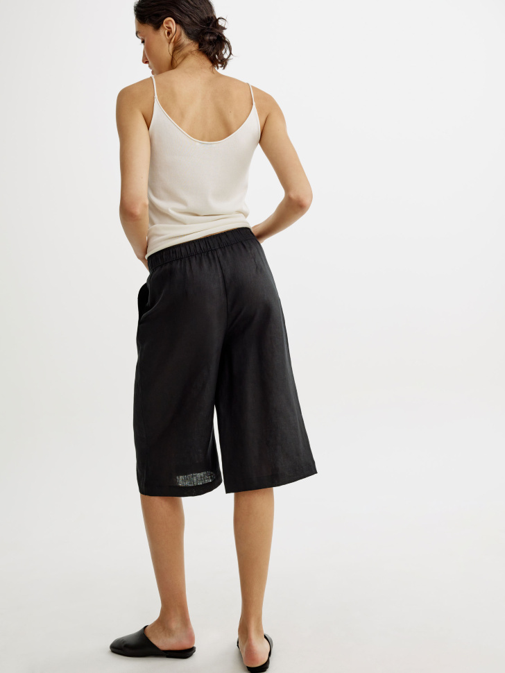 удлиненные шорты-бермуды со стрелками из льна из россии вид сбоку