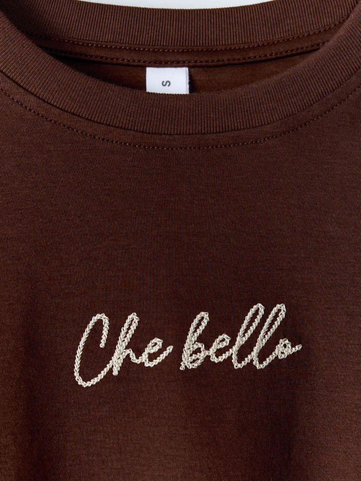 футболка с вышивкой прямого кроя от бренда sela вид слева