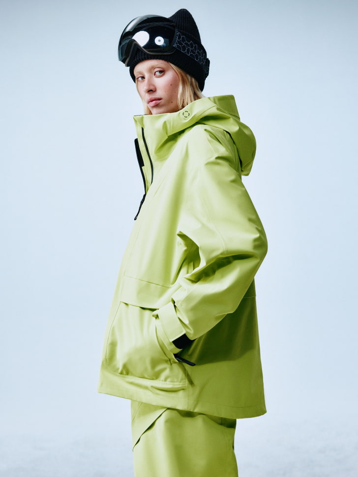 горнолыжная куртка из технологичной мембраны с лямками 4610517111326 фотография