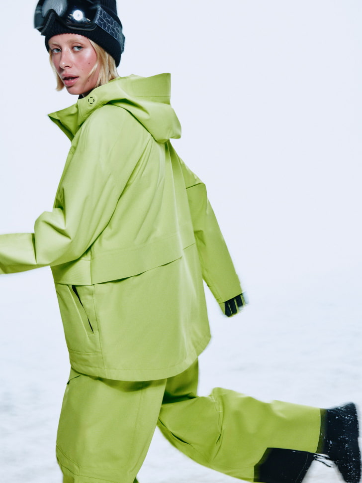 горнолыжная куртка из технологичной мембраны с лямками 4610517111326 с промокодом