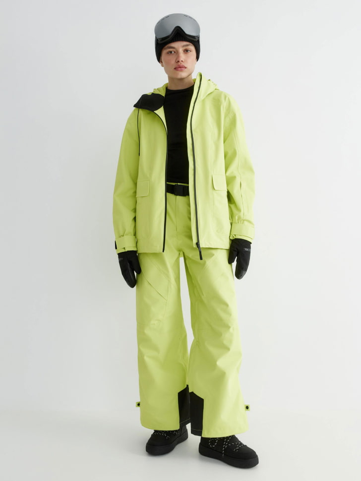 горнолыжная куртка из технологичной мембраны с лямками 4610517111326 по низкой цене