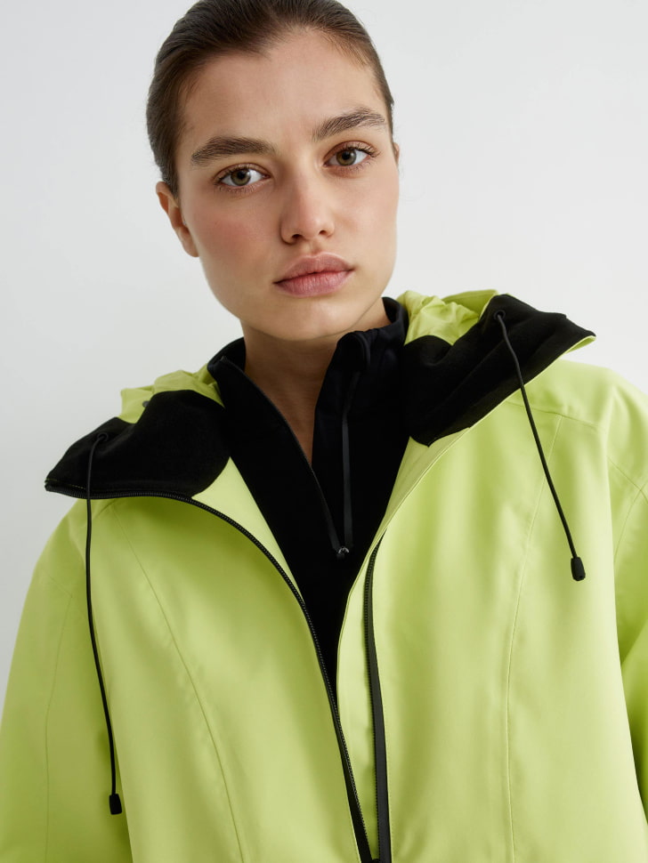 горнолыжная куртка из технологичной мембраны с лямками 4610517111326 по распродаже