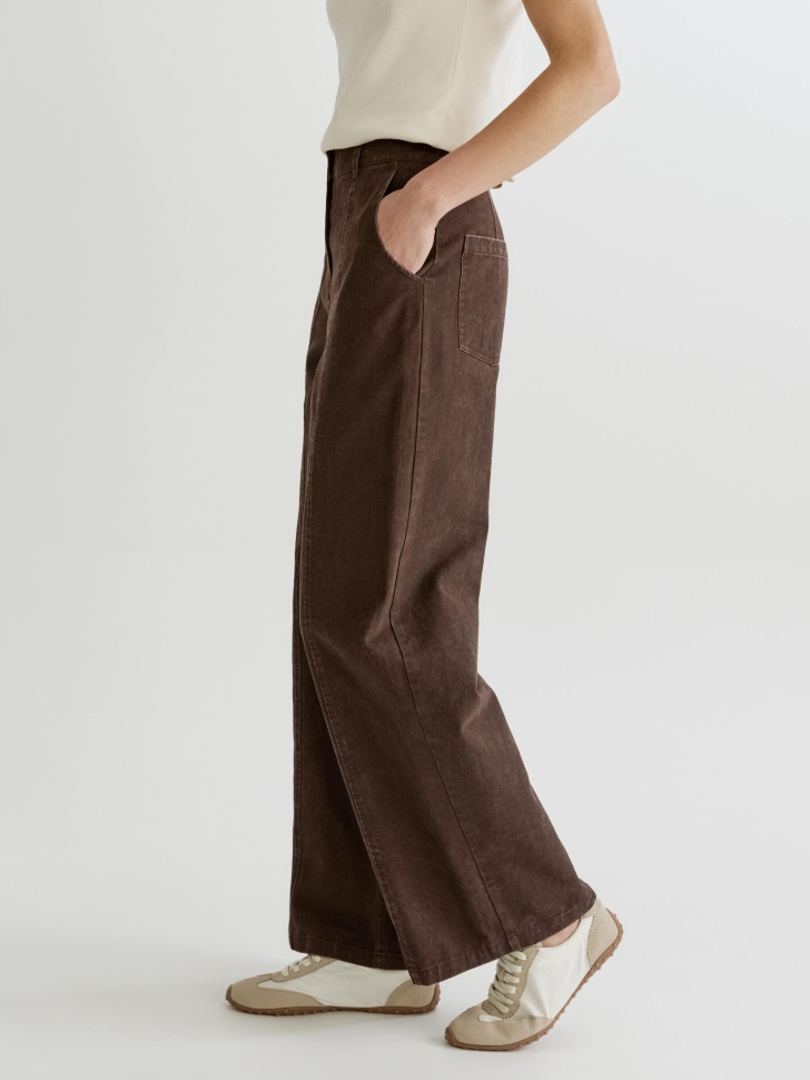 широкие прямые брюки из хлопка с эффектом стирки по цене 3799 руб вид справа