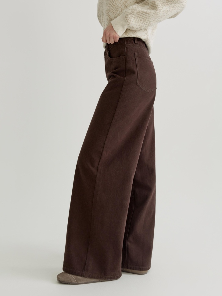 широкие джинсы на высокой посадке с небольшой вышивкой по цене 4299 руб вид справа