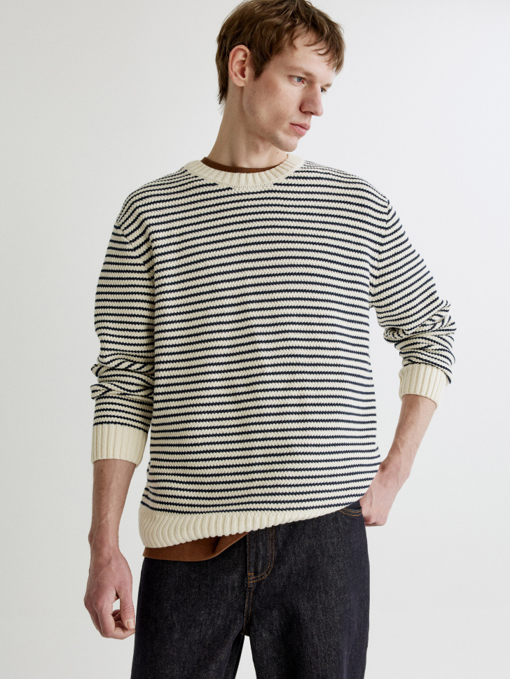 вязаный джемпер relaxed fit в полоску по цене 3999 руб вид справа