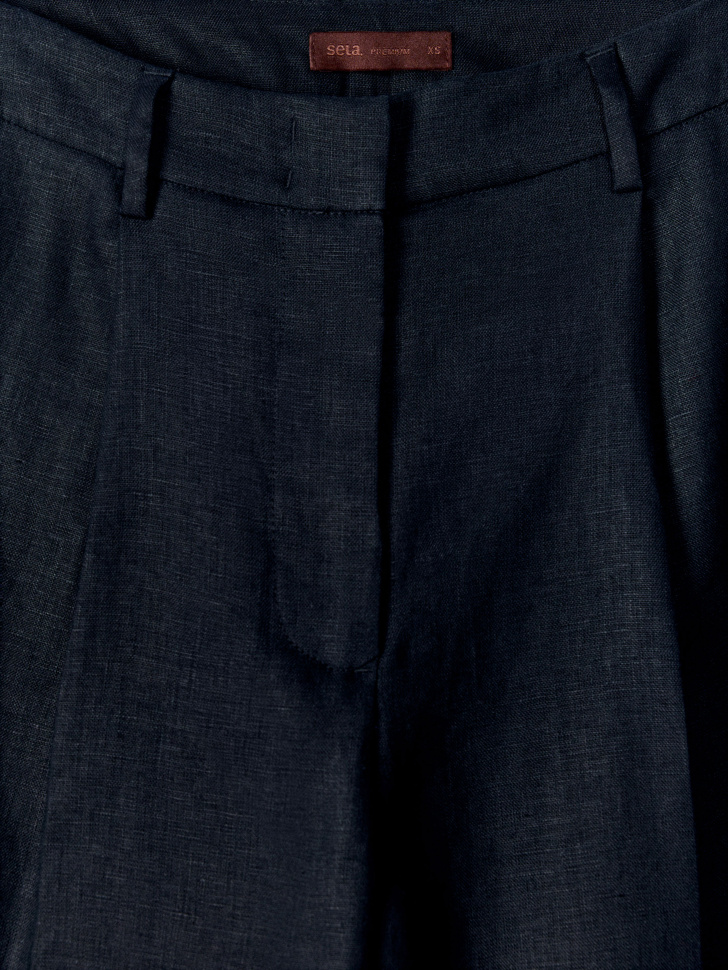 шорты из льна премиум качества от бренда sela вид слева