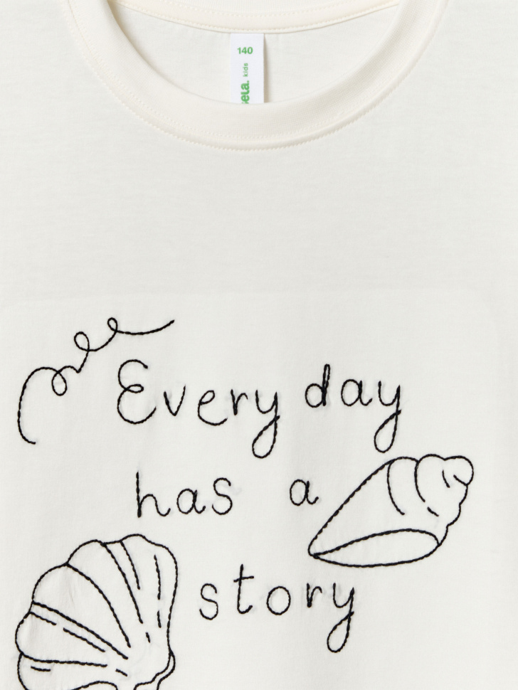 футболка оверсайз с вышивкой для девочек из россии вид сбоку