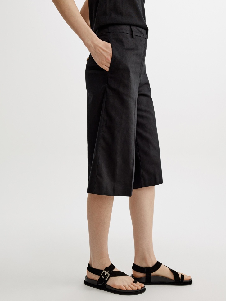 костюмные шорты-бермуды из хлопка и льна по цене 3599 руб вид справа