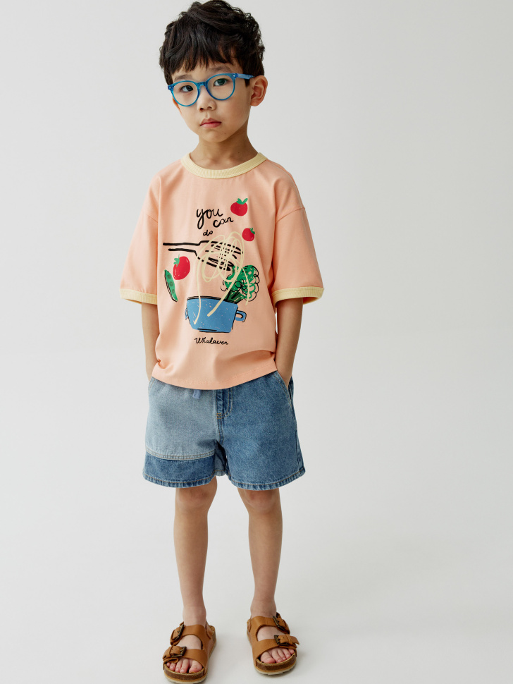 футболка с принтом для мальчиков от бренда sela вид слева