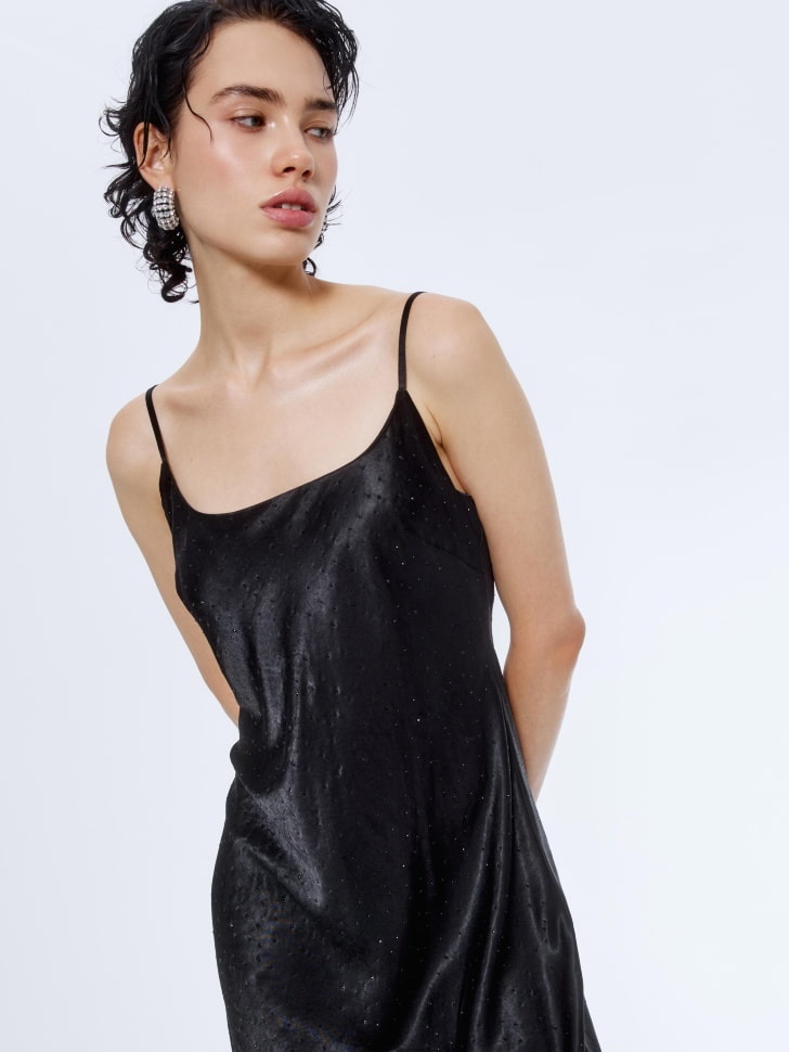 сатиновое платье миди со стразами 4610517054739 по акции