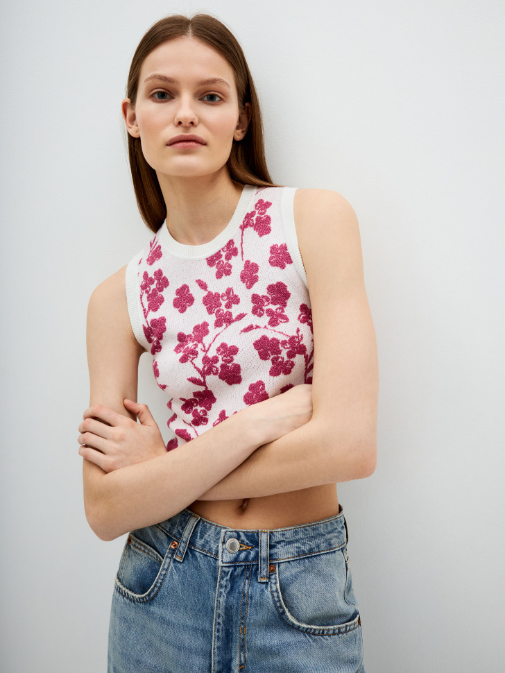 

Вязаный топ с принтом из коллаборации sela х Ботанический сад