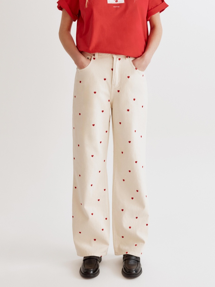 джинсы wide leg с вышивкой от бренда sela вид слева