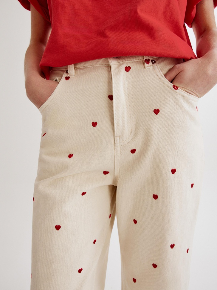 джинсы wide leg с вышивкой из россии вид сбоку