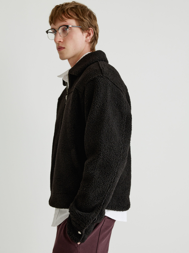 демисезонная куртка из шерпы из россии вид сбоку