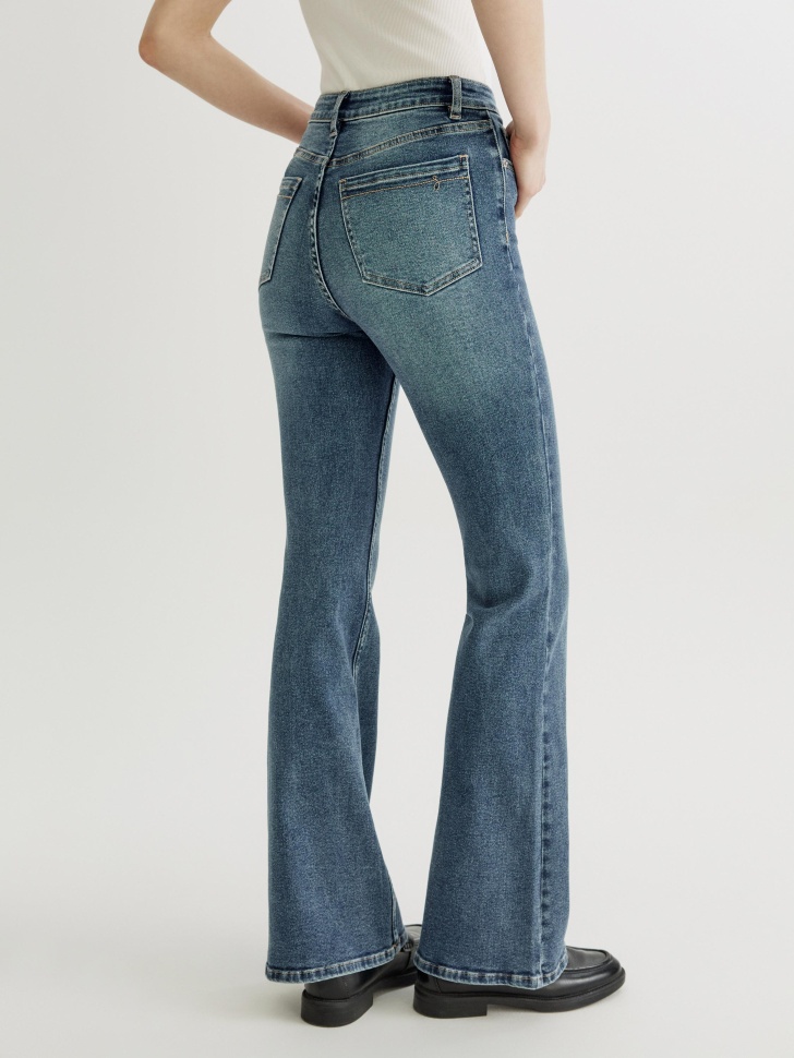 джинсы клеш с высокой посадкой из россии вид сбоку