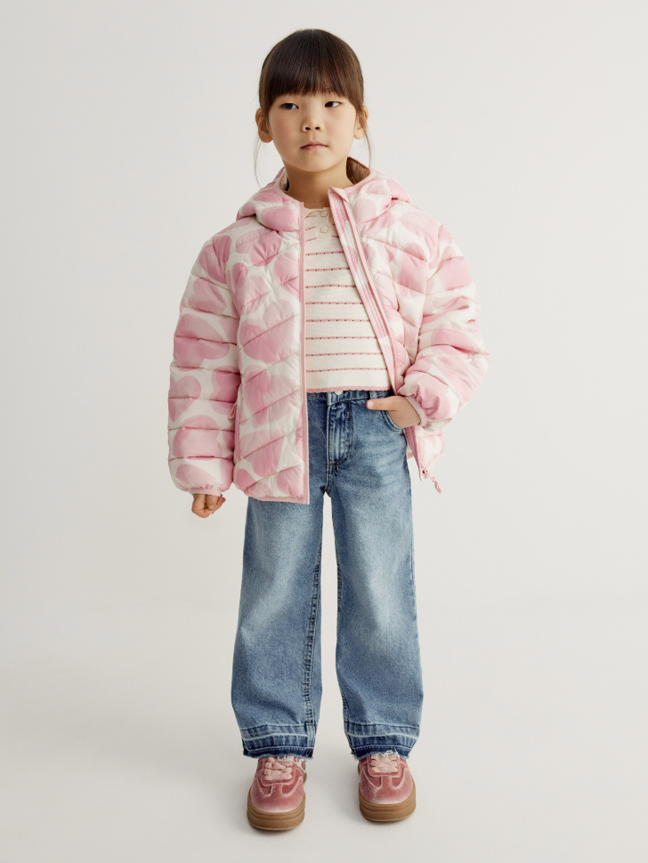 ультралегкая стеганая куртка с принтом для девочек от бренда sela вид слева