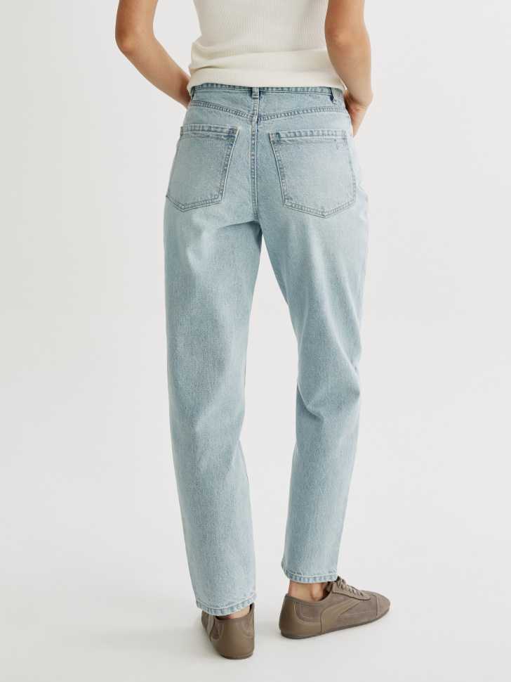 укороченные джинсы 404 мом с высокой посадкой из россии вид сбоку