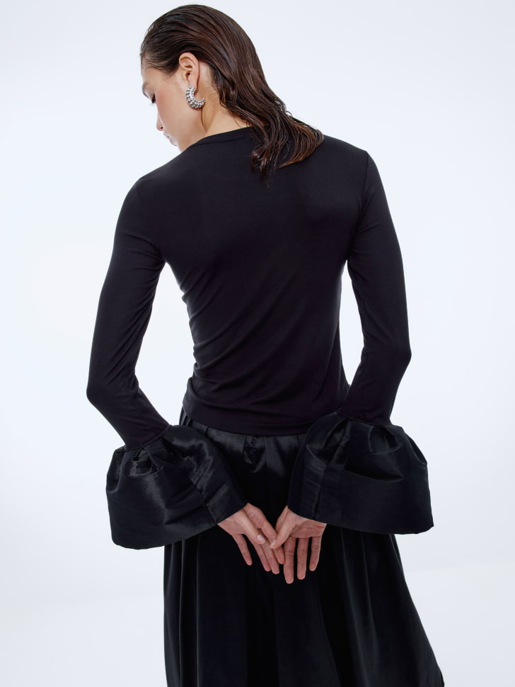 лонгслив с воланами из тафты на рукавах 4610517222640 с промокодом