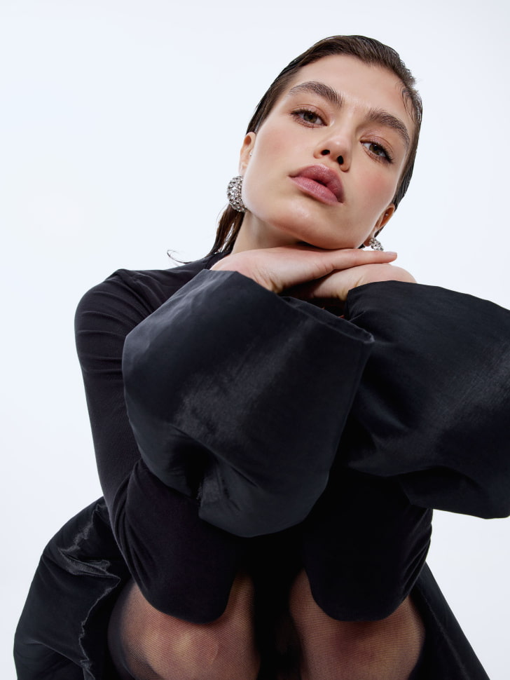 лонгслив с воланами из тафты на рукавах 4610517222640 со скидкой