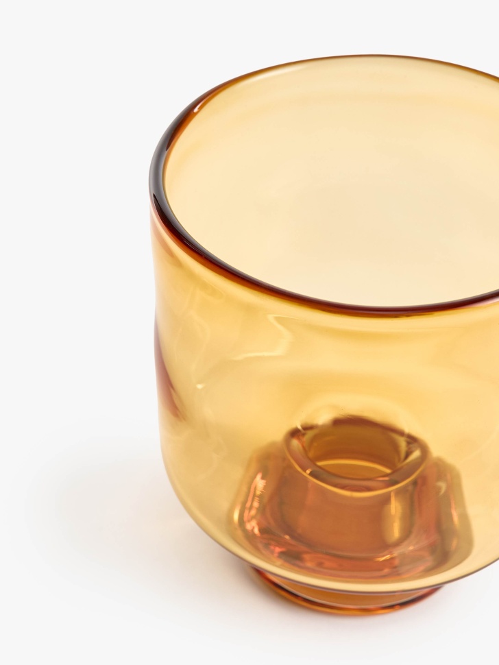 декоративное блюдо из цветного стекла от бренда sela вид слева