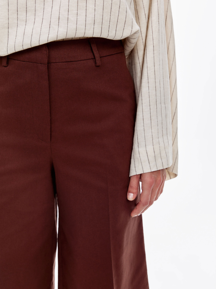 костюмные шорты-бермуды из хлопка и льна из россии вид сбоку