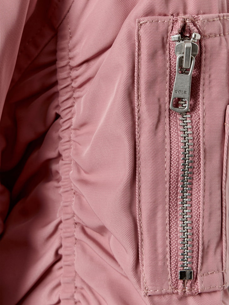 бомбер оверсайз для девочек по цене 1499 руб вид справа