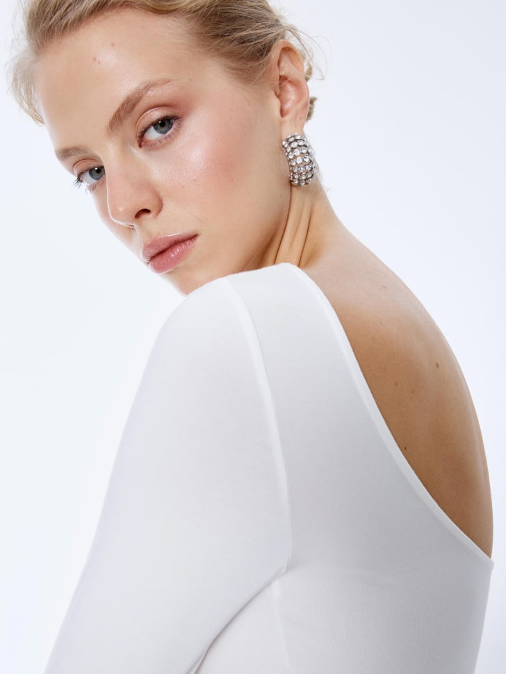 лонгслив с вырезом на спинке 4610517277664 по низкой цене