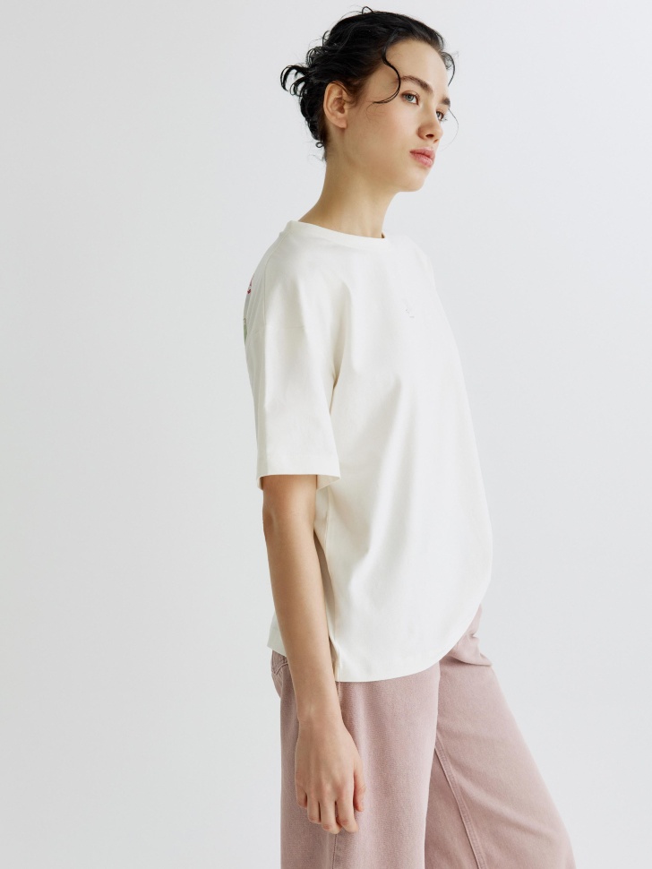 футболка оверсайз с принтом из россии вид сбоку