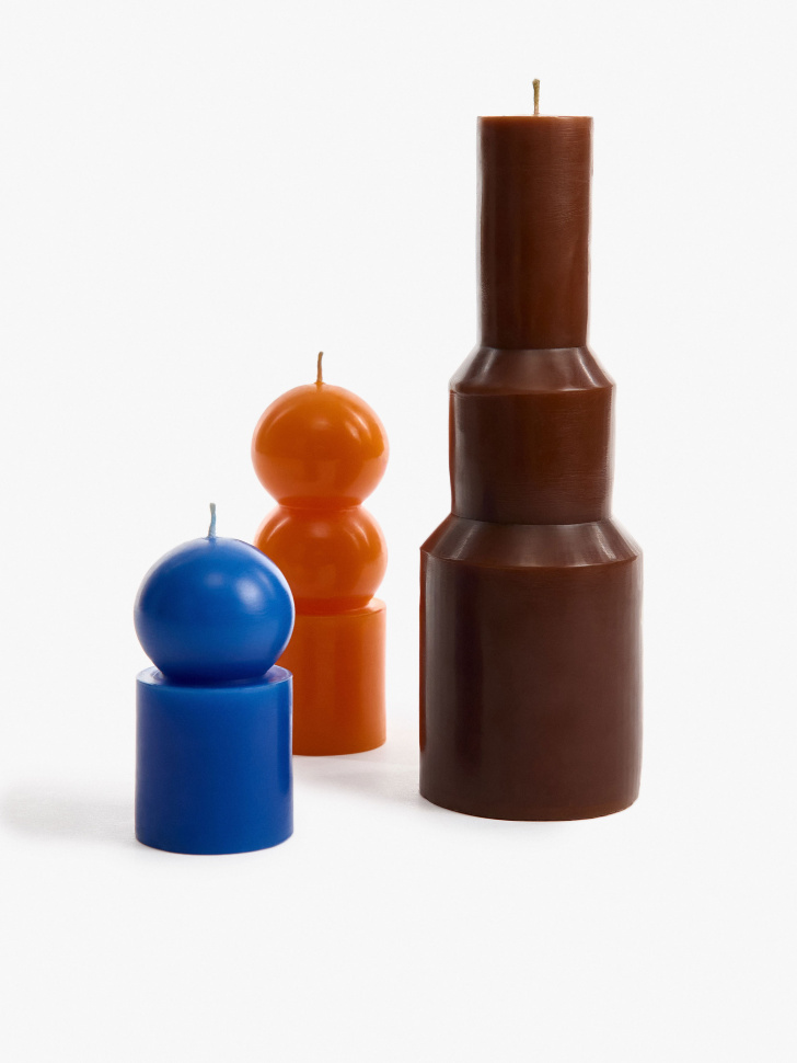 фигурная свеча от бренда sela вид слева