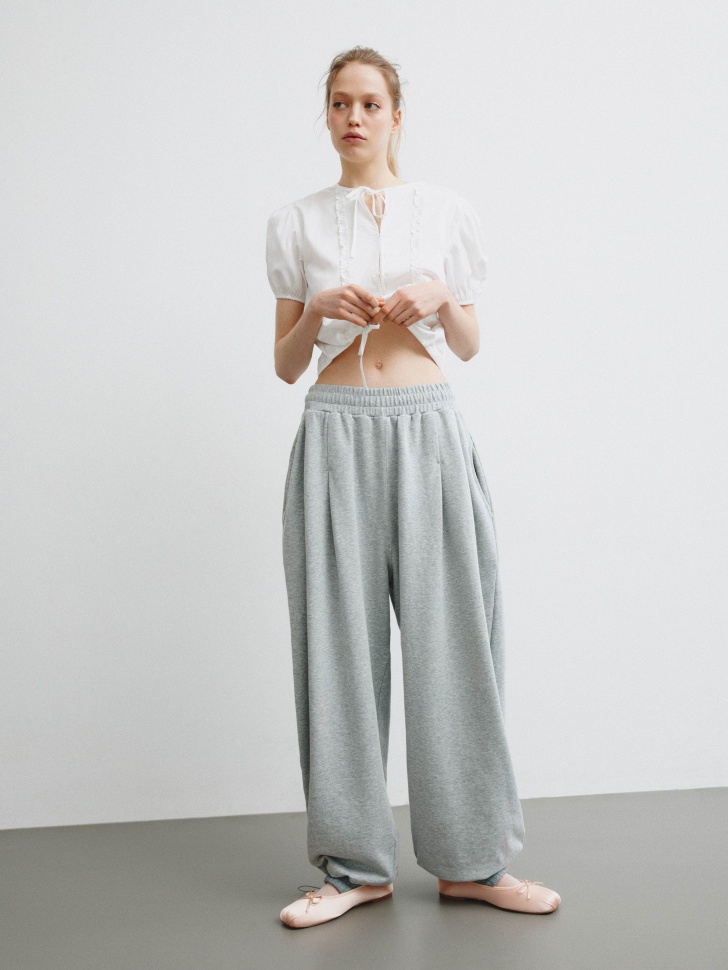 трикотажные брюки с утяжками по низу из линейки  young 4610517559104 фотография