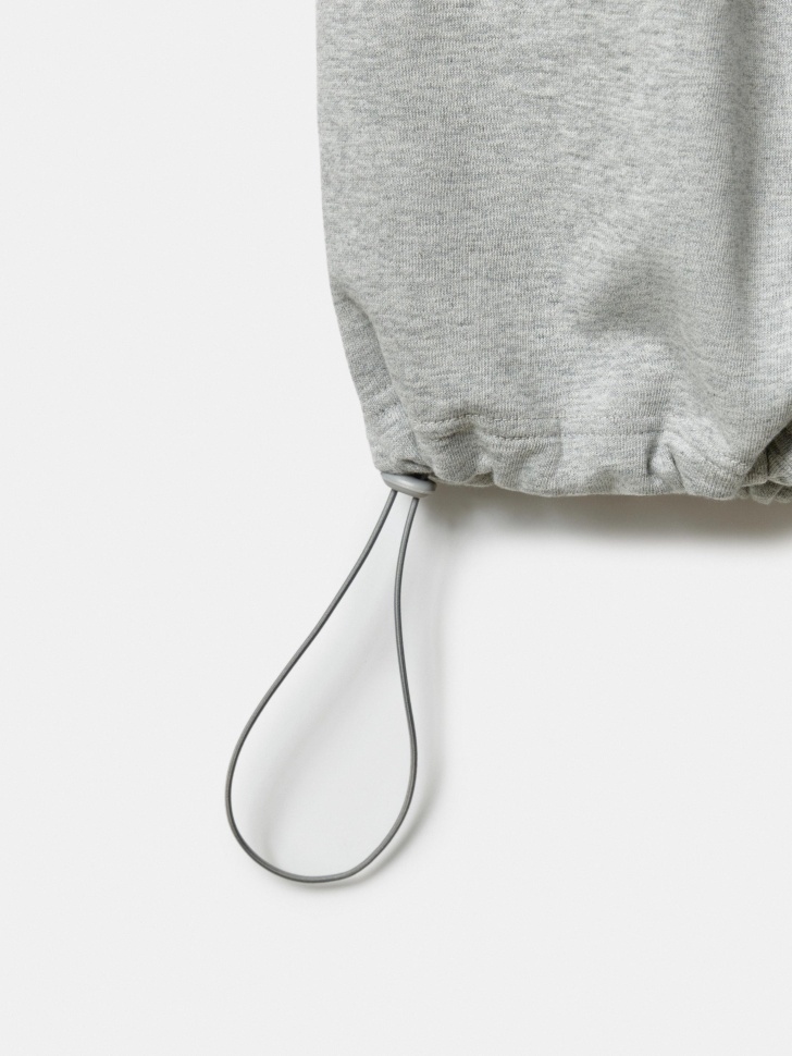 трикотажные брюки с утяжками по низу из линейки  young из хлопка спереди