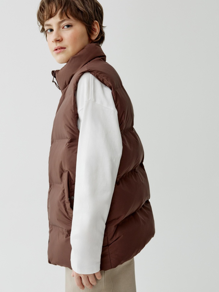 базовый дутый жилет для мальчиков по цене 2699 руб вид справа