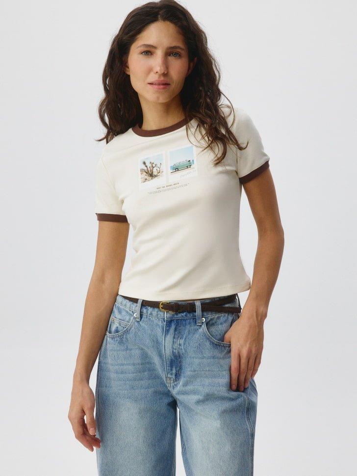 

Футболка приталенная с принтом