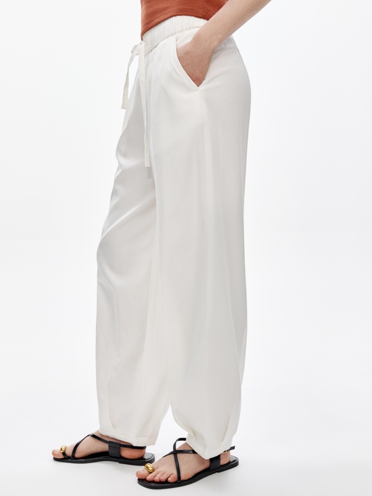 укороченные объемные брюки из тенселя и хлопка по цене 2999 руб вид справа