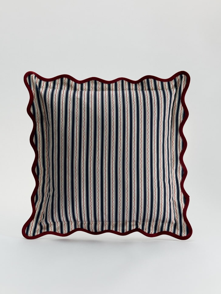 Чехол для декоративной подушки с контрастной фигурной окантовкой, цветной, арт. 16705