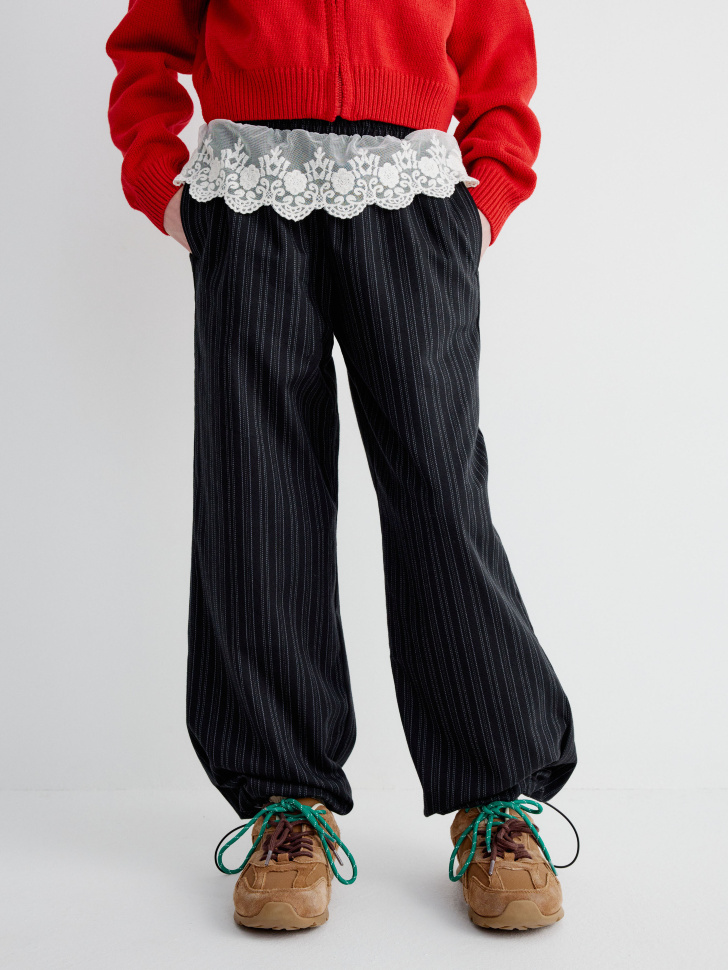 брюки в полоску с кружевной оборкой для девочек от бренда sela вид слева