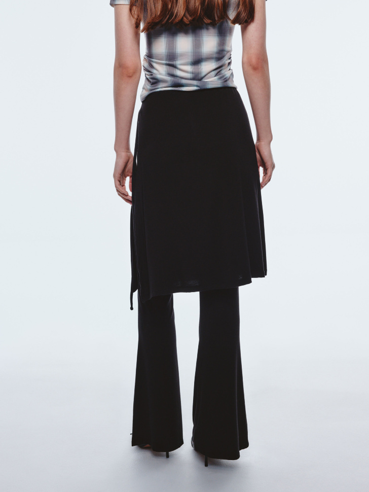 брюки клеш с баской из линейки  young из россии вид сбоку