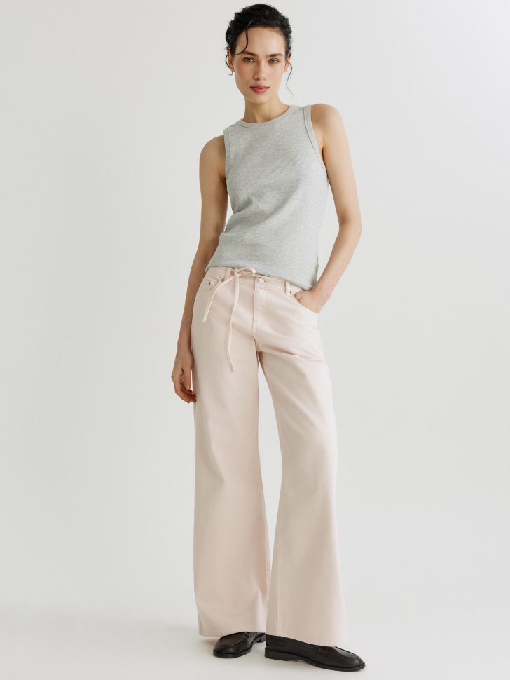 базовый топ в рубчик от бренда sela вид слева