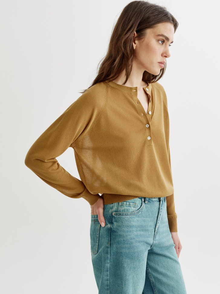 джемпер на пуговицах с содержанием лиоцелла и льна из россии вид сбоку