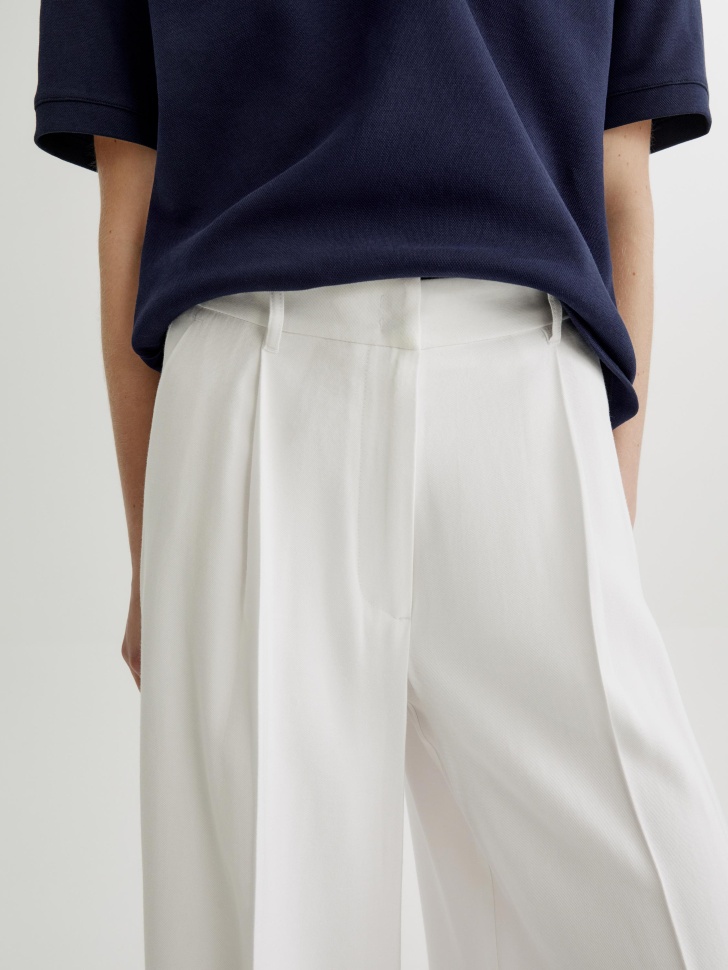 широкие брюки из смесовой вискозы из россии вид сбоку