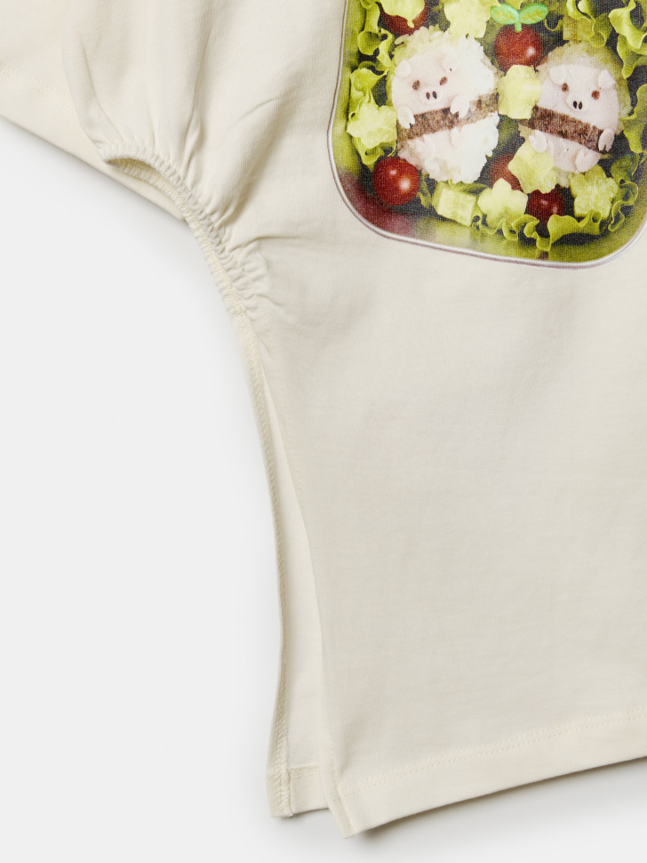 футболка с асимметричным низом для девочек из коллекции art people с авророй ефимовой из хлопка спереди